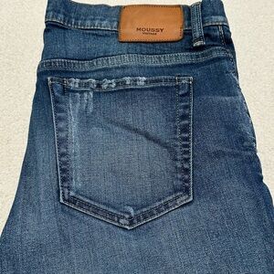 Moussy Blue Classic Denim Jeans with Subtle Fading